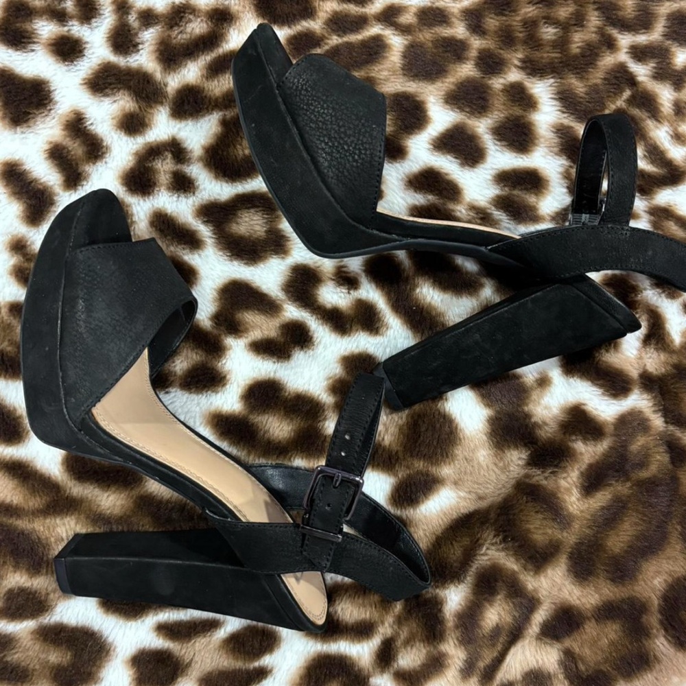 Gianni Bini Platform Sandals